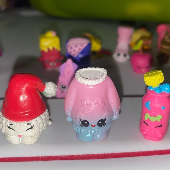 Over 25 Shopkins Bundle/Lot Petkins Exclusives Rare Holiday - Picture 4 of 10